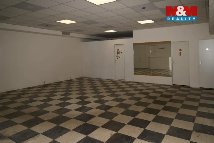 Pronájem obchodního prostoru, Teplice - Trnovany, Masarykova třída, 200 m2