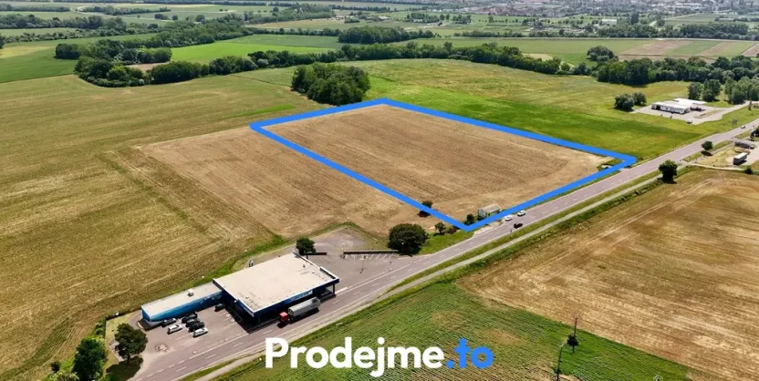 Prodej komerčního pozemku, Hevlín, 35000 m2