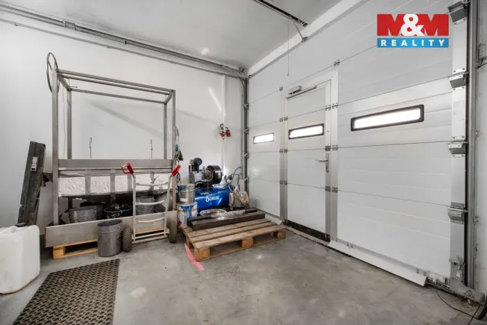 Pronájem výrobních prostor, Albrechtice, 98 m2