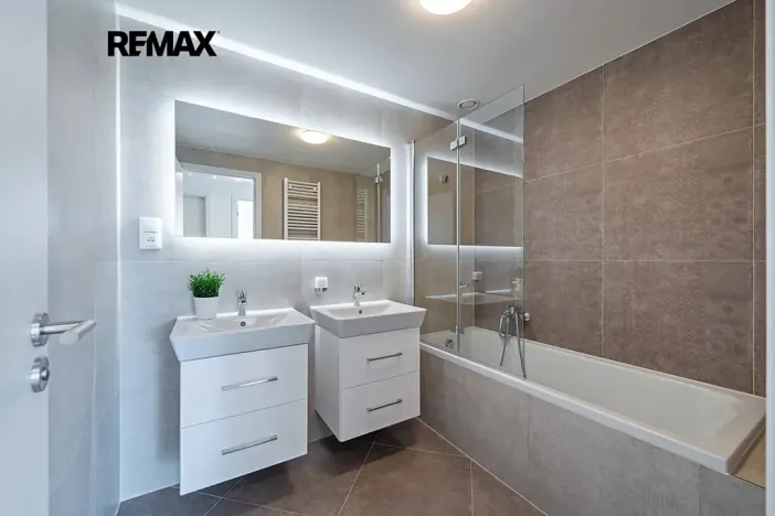 Pronájem bytu 3+kk, Praha - Hloubětín, Poděbradská, 77 m2