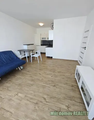 Pronájem bytu 2+kk, Praha - Vysočany, 52 m2
