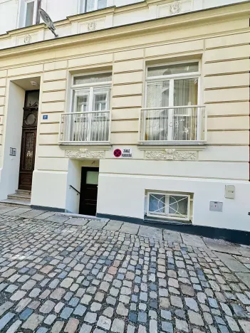 Prodej obchodního prostoru, Karlovy Vary, Zámecký vrch, 111 m2