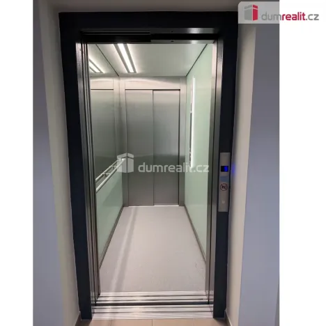 Pronájem bytu 2+kk, Karlovy Vary - Stará Role, Rolavská, 48 m2