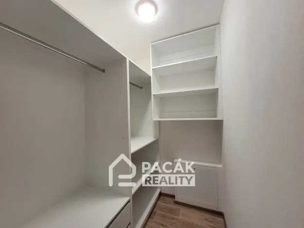 Pronájem bytu 1+kk, Olomouc - Neředín, Frištenského, 32 m2