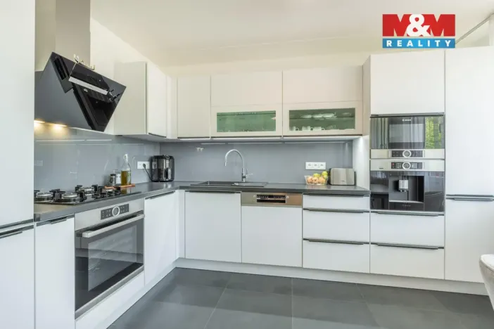 Prodej bytu 3+1, Praha - Prosek, Bílinská, 61 m2