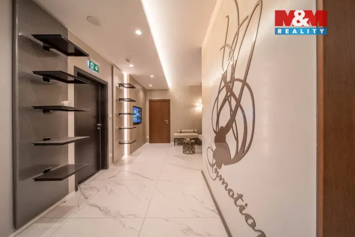 Pronájem obchodního prostoru, Praha - Staré Město, náměstí Curieových, 75 m2