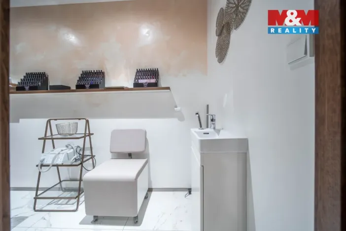 Pronájem obchodního prostoru, Praha - Staré Město, náměstí Curieových, 75 m2