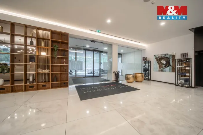 Pronájem obchodního prostoru, Praha - Staré Město, náměstí Curieových, 75 m2