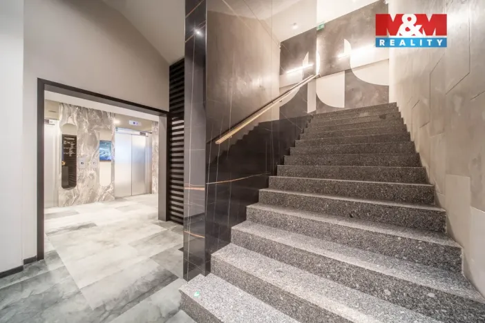 Pronájem obchodního prostoru, Praha - Staré Město, náměstí Curieových, 75 m2