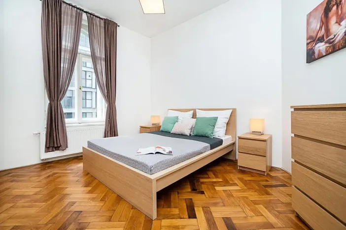 Pronájem bytu 2+kk, Praha - Nové Město, Navrátilova, 48 m2