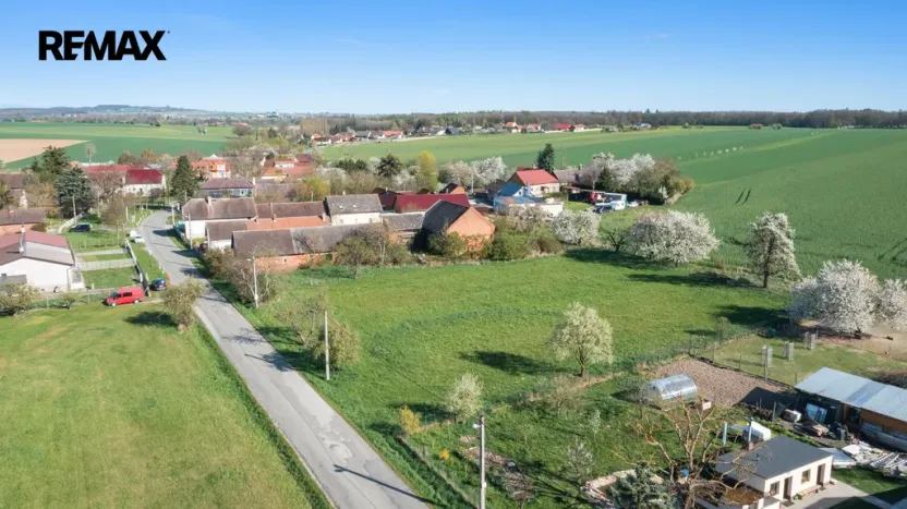 Prodej pozemku pro bydlení, Mžany, 863 m2