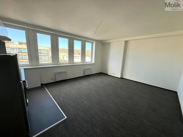 Pronájem bytu 1+kk, Chomutov, Žižkovo náměstí, 34 m2