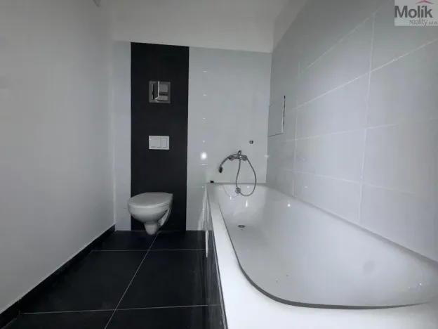 Pronájem bytu 1+kk, Chomutov, Žižkovo náměstí, 26 m2