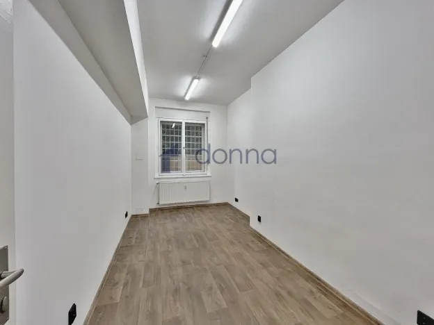 Pronájem kanceláře, Praha, Šrobárova, 139 m2