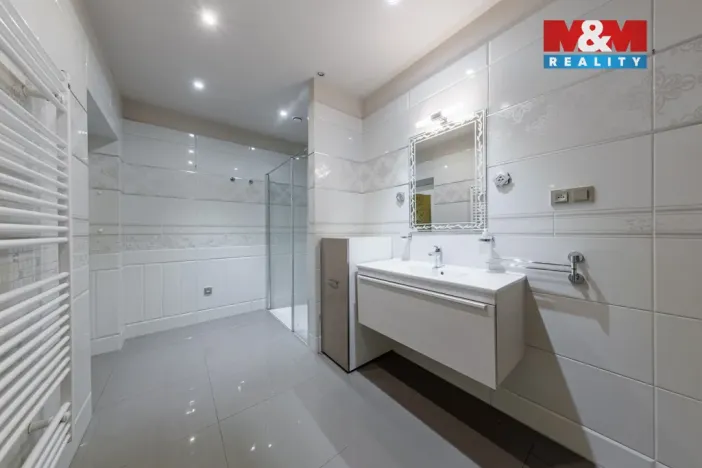 Prodej rodinného domu, Karlovy Vary - Dvory, Chebská, 228 m2