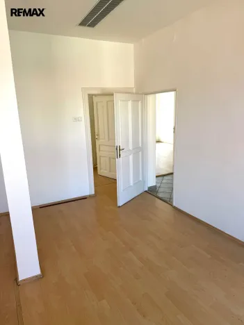 Pronájem kanceláře, Třebíč - Jejkov, Smila Osovského, 250 m2