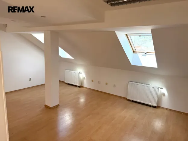 Pronájem kanceláře, Třebíč - Jejkov, Smila Osovského, 250 m2