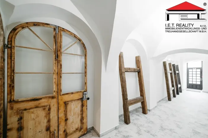 Prodej apartmánu, Frýdek-Místek, Zámecké nám., 405 m2