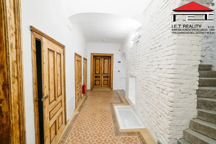 Prodej apartmánu, Frýdek-Místek, Zámecké nám., 405 m2