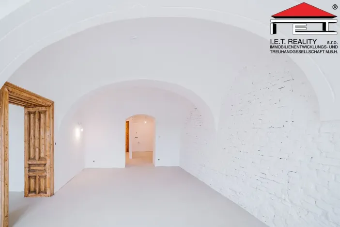 Prodej apartmánu, Frýdek-Místek, Zámecké nám., 405 m2