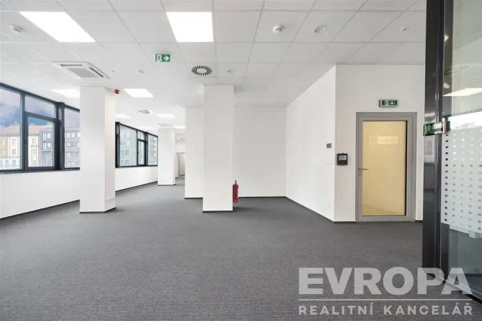 Pronájem kanceláře, Pardubice - Zelené Předměstí, třída Míru, 272 m2