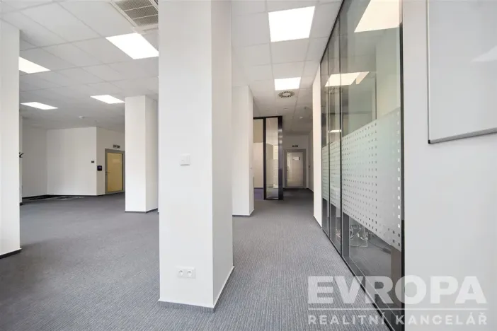 Pronájem kanceláře, Pardubice - Zelené Předměstí, třída Míru, 272 m2