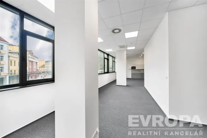 Pronájem kanceláře, Pardubice - Zelené Předměstí, třída Míru, 272 m2