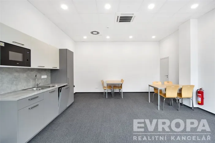 Pronájem kanceláře, Pardubice - Zelené Předměstí, třída Míru, 272 m2