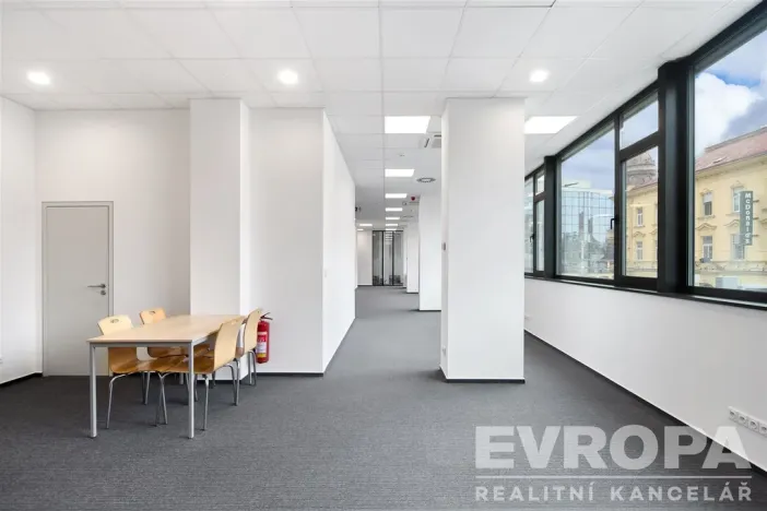 Pronájem kanceláře, Pardubice - Zelené Předměstí, třída Míru, 272 m2