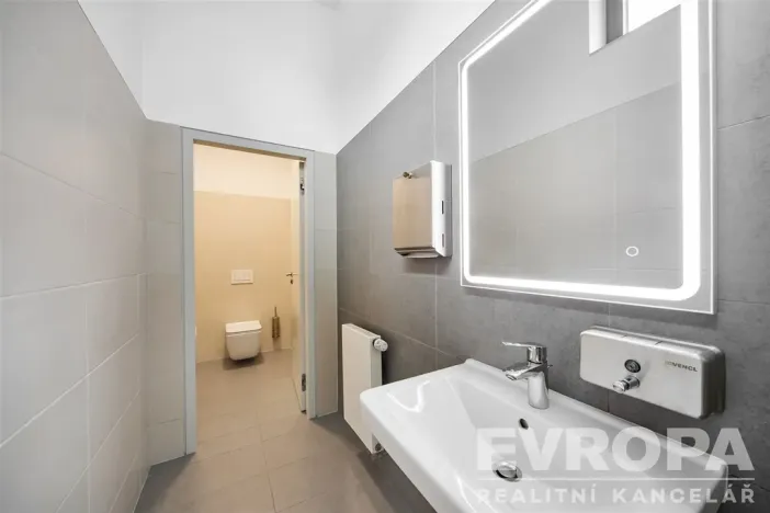 Pronájem kanceláře, Pardubice - Zelené Předměstí, třída Míru, 272 m2