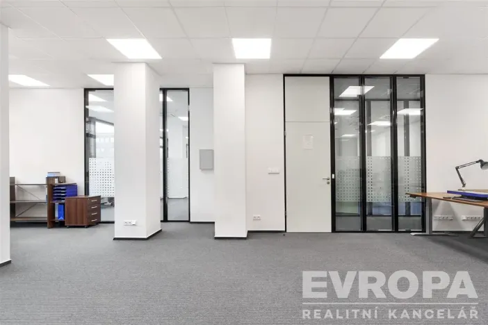 Pronájem kanceláře, Pardubice - Zelené Předměstí, třída Míru, 272 m2