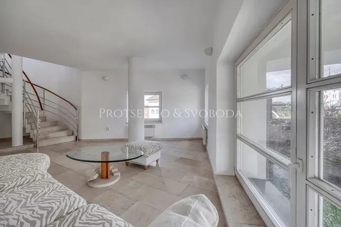 Prodej kanceláře, Křižanov, Benešovo náměstí, 530 m2