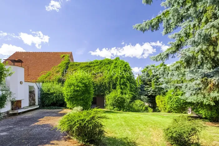 Prodej kanceláře, Křižanov, Benešovo náměstí, 530 m2