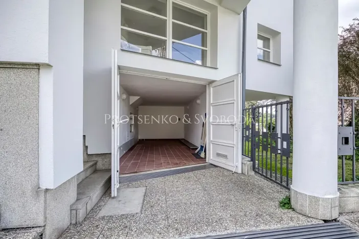 Prodej kanceláře, Křižanov, Benešovo náměstí, 530 m2