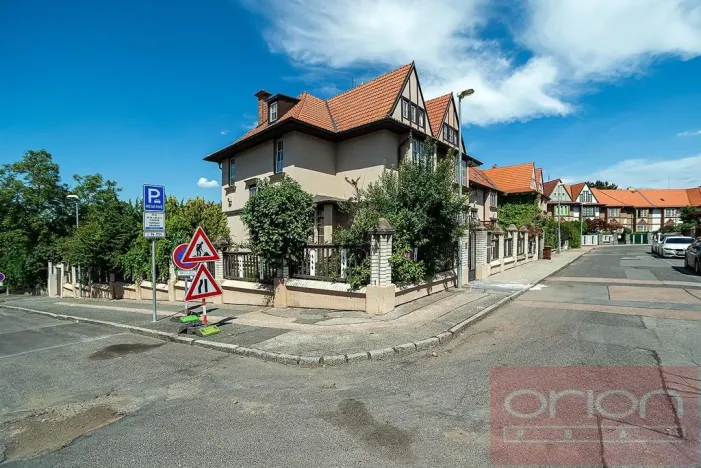 Pronájem rodinného domu, Praha - Střešovice, Lomená, 220 m2