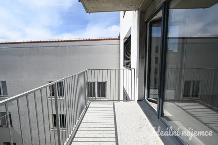 Pronájem bytu 1+kk, Brno, Křenová, 29 m2