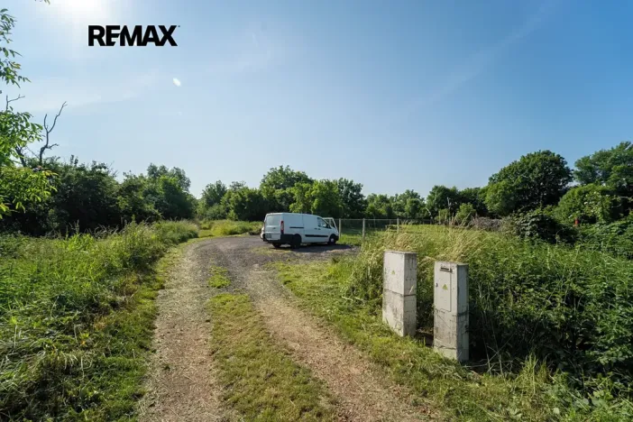 Prodej komerční nemovitosti, Chrášťany, 10917 m2