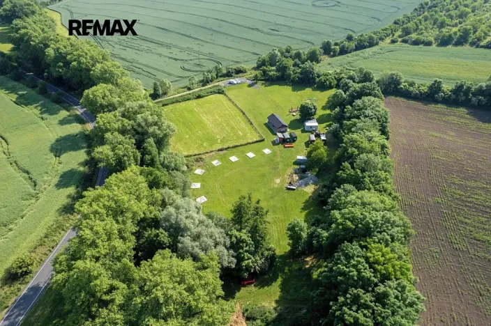 Prodej komerční nemovitosti, Chrášťany, 10917 m2