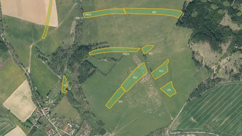 Prodej pole, Mlýny, 19394 m2