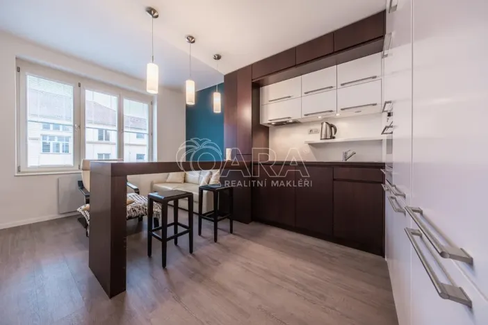 Pronájem bytu 2+kk, Praha - Vysočany, Novovysočanská, 48 m2