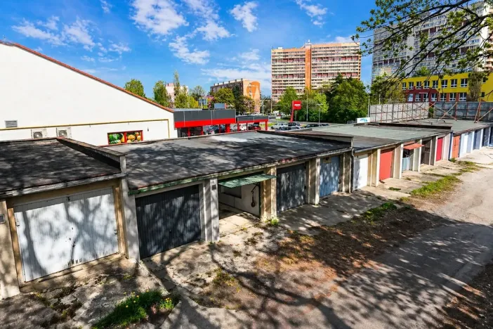 Pronájem garáže, Chomutov, Pod Strážištěm, 17 m2