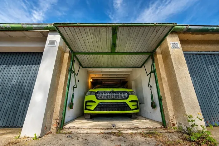 Pronájem garáže, Chomutov, Pod Strážištěm, 17 m2