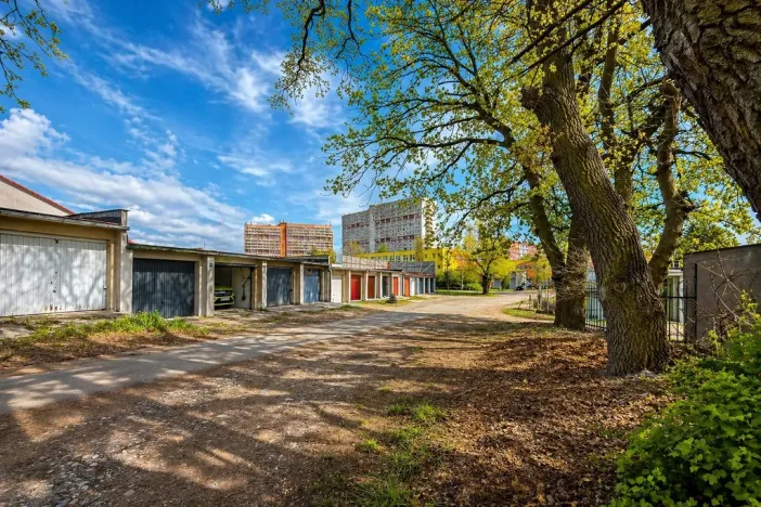 Pronájem garáže, Chomutov, Pod Strážištěm, 17 m2