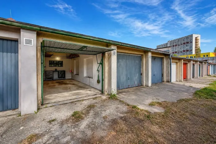 Pronájem garáže, Chomutov, Pod Strážištěm, 17 m2