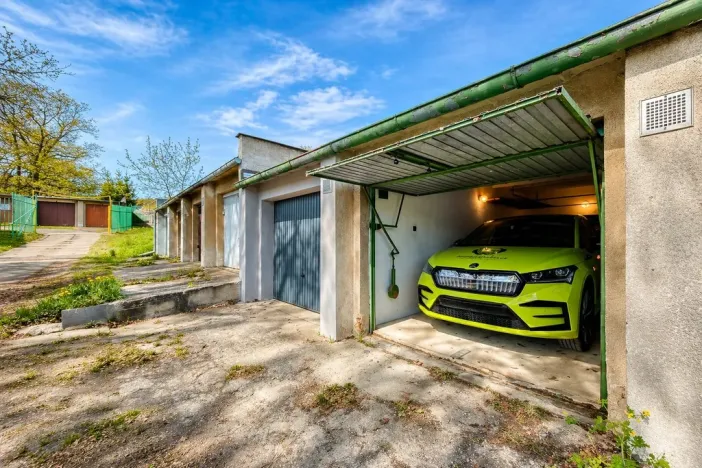 Pronájem garáže, Chomutov, Pod Strážištěm, 17 m2