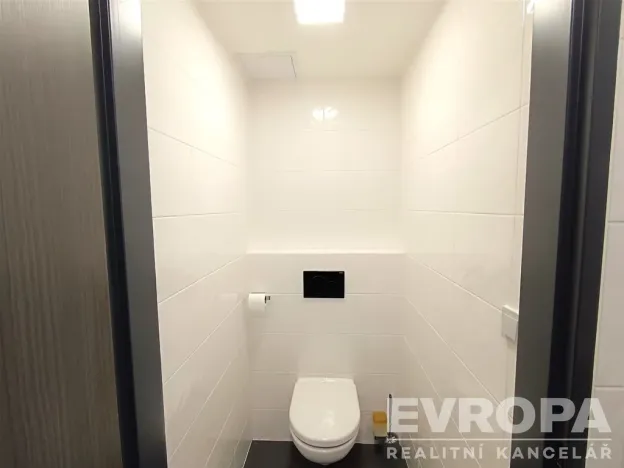 Pronájem výrobních prostor, Nová Paka, okres jičín, 200 m2