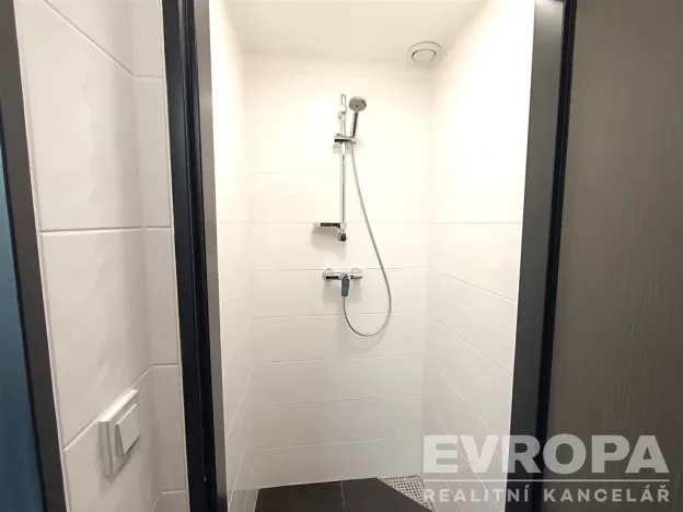 Pronájem výrobních prostor, Nová Paka, okres jičín, 200 m2