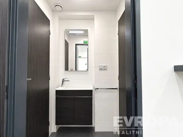 Pronájem výrobních prostor, Nová Paka, okres jičín, 200 m2