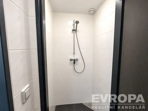 Pronájem výrobních prostor, Nová Paka, okres jičín, 200 m2