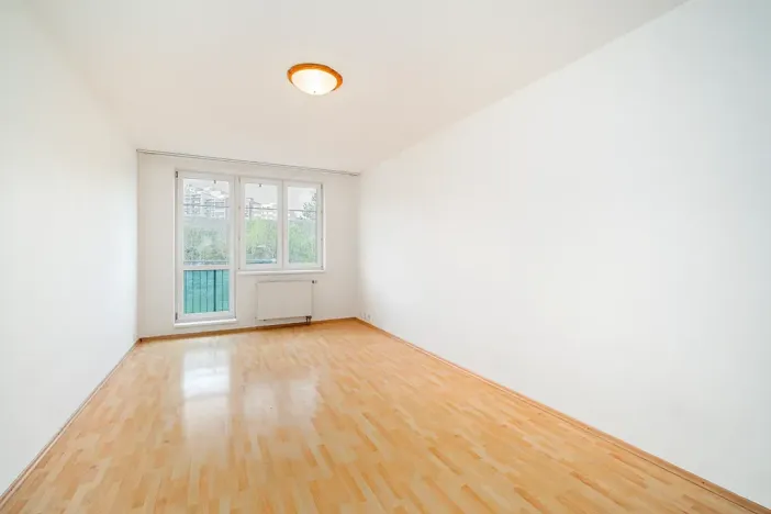 Pronájem bytu 1+kk, Praha - Kunratice, Za valem, 30 m2